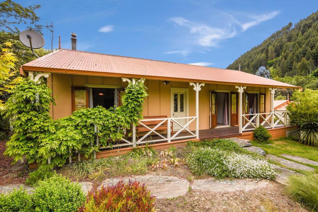 Central Peach - Queenstown Holiday Home Экстерьер фото