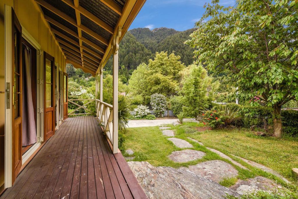 Central Peach - Queenstown Holiday Home Экстерьер фото